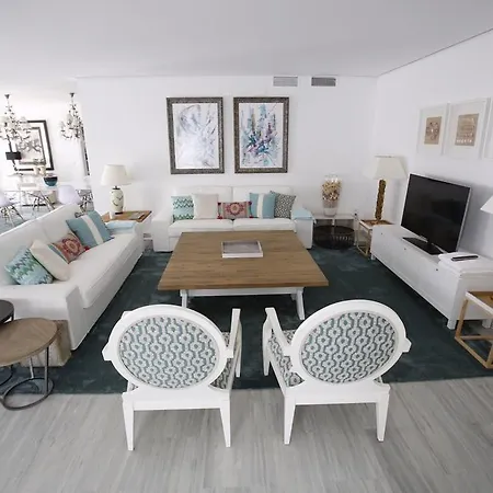 アパート Golden Beach Apartment マルベーリャ